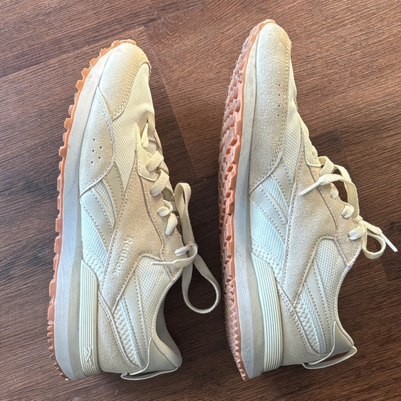 Reebok Cream Athletic Shoes - Picture 4 of 5